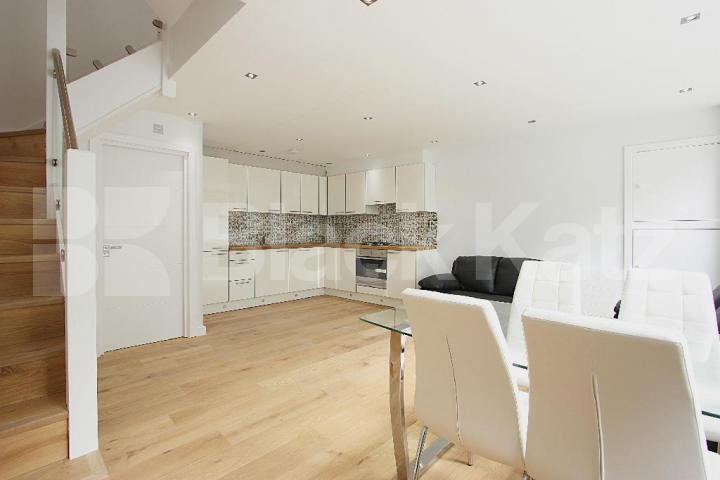 			New Instruction, 3 Bedroom, 1 bath, 1 reception House			 Weymouth Terrace, SHOREDITCH/BETHNAL GREEN